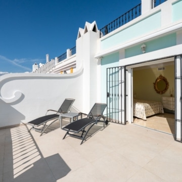 Three bedroom townhouse with rooftop terrace and panoramic views in Aloha Pueblo, Nueva Andalucía Picture 34