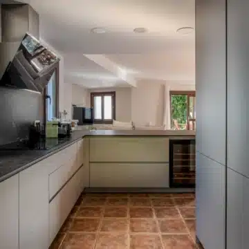 Bright corner semi-detached townhouse within a peaceful development of El Paraiso, Estepona Picture 7