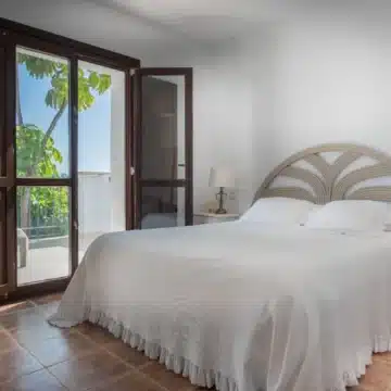 Bright corner semi-detached townhouse within a peaceful development of El Paraiso, Estepona Picture 3