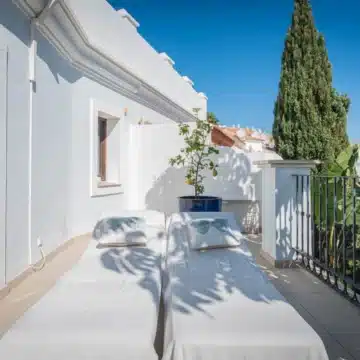 Bright corner semi-detached townhouse within a peaceful development of El Paraiso, Estepona Picture 5