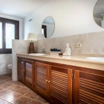 Bright corner semi-detached townhouse within a peaceful development of El Paraiso, Estepona Picture 6