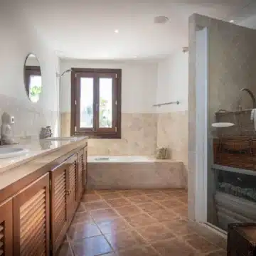 Bright corner semi-detached townhouse within a peaceful development of El Paraiso, Estepona Picture 18