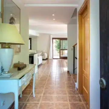 Bright corner semi-detached townhouse within a peaceful development of El Paraiso, Estepona Picture 8