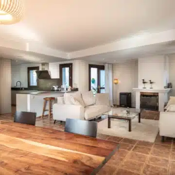 Bright corner semi-detached townhouse within a peaceful development of El Paraiso, Estepona Picture 0