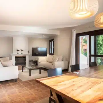 Bright corner semi-detached townhouse within a peaceful development of El Paraiso, Estepona Picture 9
