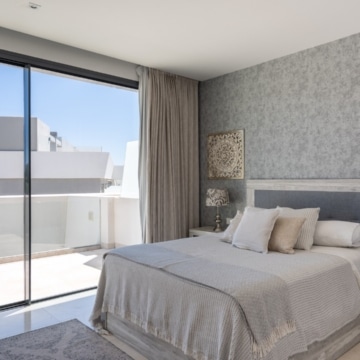 Luxury townhouse just steps from the beach in the heart of La Cala de Mijas Picture 18