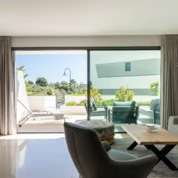 Luxury townhouse just steps from the beach in the heart of La Cala de Mijas Picture 8