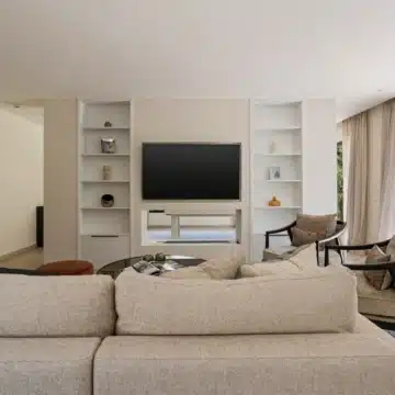 Newly renovated villa nestled in the highly sought-after area of Las Brisas, just a short walk from Las Brisas Golf Club Picture 6