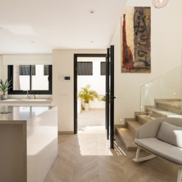Newly renovated villa nestled in the highly sought-after area of Las Brisas, just a short walk from Las Brisas Golf Club Picture 16