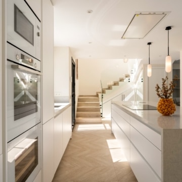 Newly renovated villa nestled in the highly sought-after area of Las Brisas, just a short walk from Las Brisas Golf Club Picture 17
