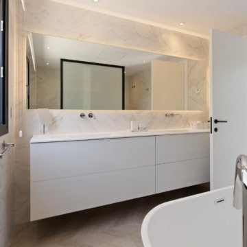 Newly renovated villa nestled in the highly sought-after area of Las Brisas, just a short walk from Las Brisas Golf Club Picture 19