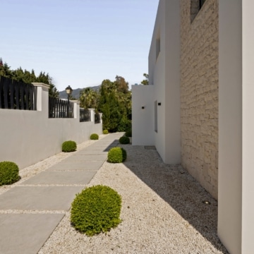Newly renovated villa nestled in the highly sought-after area of Las Brisas, just a short walk from Las Brisas Golf Club Picture 10