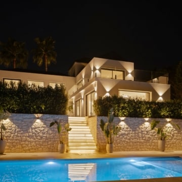 Newly renovated villa nestled in the highly sought-after area of Las Brisas, just a short walk from Las Brisas Golf Club Picture 22