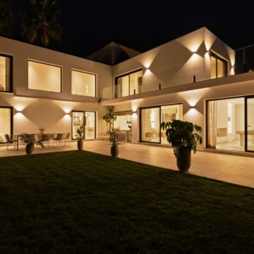 Newly renovated villa nestled in the highly sought-after area of Las Brisas, just a short walk from Las Brisas Golf Club Picture 24