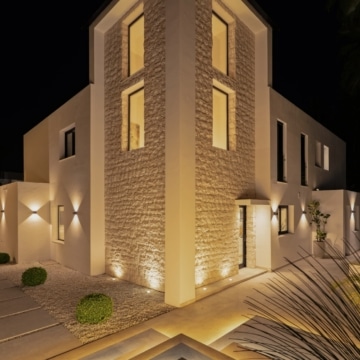 Newly renovated villa nestled in the highly sought-after area of Las Brisas, just a short walk from Las Brisas Golf Club Picture 8