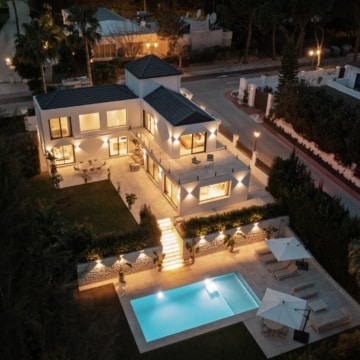 Newly renovated villa nestled in the highly sought-after area of Las Brisas, just a short walk from Las Brisas Golf Club Picture 26