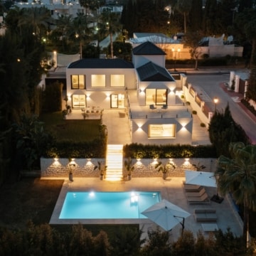 Newly renovated villa nestled in the highly sought-after area of Las Brisas, just a short walk from Las Brisas Golf Club Picture 27