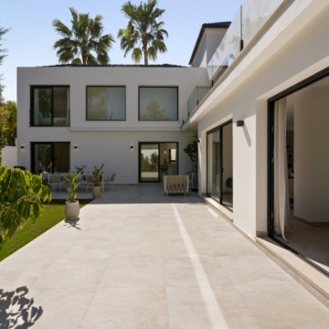 Newly renovated villa nestled in the highly sought-after area of Las Brisas, just a short walk from Las Brisas Golf Club Picture 13