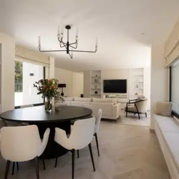 Newly renovated villa nestled in the highly sought-after area of Las Brisas, just a short walk from Las Brisas Golf Club Picture 4