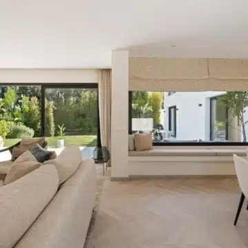 Newly renovated villa nestled in the highly sought-after area of Las Brisas, just a short walk from Las Brisas Golf Club Picture 7