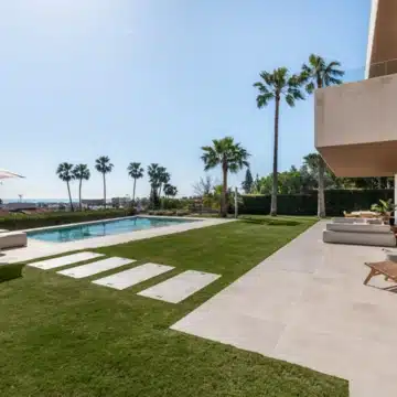 Luxury five bedroom villa positioned in a private residential area of Churriana, Malaga Picture 23