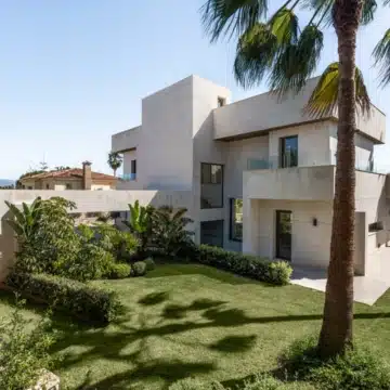 Luxury five bedroom villa positioned in a private residential area of Churriana, Malaga Picture 6