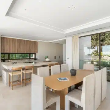 Luxury five bedroom villa positioned in a private residential area of Churriana, Malaga Picture 2