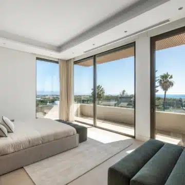 Luxury five bedroom villa positioned in a private residential area of Churriana, Malaga Picture 24