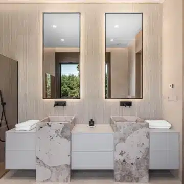 Luxury five bedroom villa positioned in a private residential area of Churriana, Malaga Picture 25