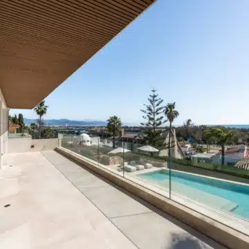 Luxury five bedroom villa positioned in a private residential area of Churriana, Malaga Picture 13