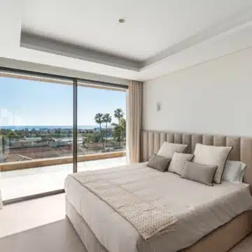 Luxury five bedroom villa positioned in a private residential area of Churriana, Malaga Picture 14