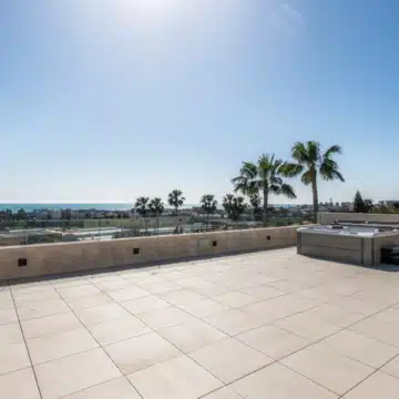 Luxury five bedroom villa positioned in a private residential area of Churriana, Malaga Picture 15