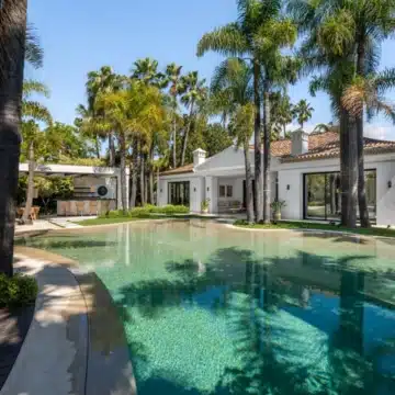 Luxury six bedroom villa nestled within Marbella’s Golf Valley in Nueva Andalucía, Marbella Picture 10