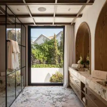 Luxury six bedroom villa nestled within Marbella’s Golf Valley in Nueva Andalucía, Marbella Picture 6