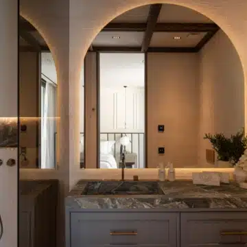 Luxury six bedroom villa nestled within Marbella’s Golf Valley in Nueva Andalucía, Marbella Picture 9