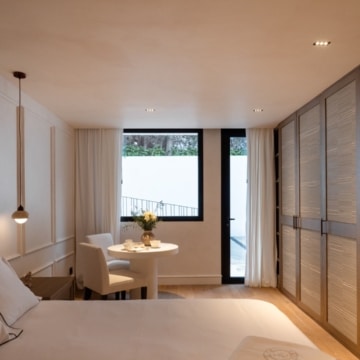 Luxury six bedroom villa nestled within Marbella’s Golf Valley in Nueva Andalucía, Marbella Picture 11