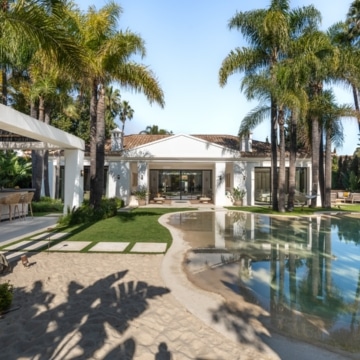 Luxury six bedroom villa nestled within Marbella’s Golf Valley in Nueva Andalucía, Marbella Picture 12