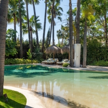 Luxury six bedroom villa nestled within Marbella’s Golf Valley in Nueva Andalucía, Marbella Picture 14