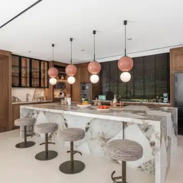 Luxury six bedroom villa nestled within Marbella’s Golf Valley in Nueva Andalucía, Marbella Picture 1