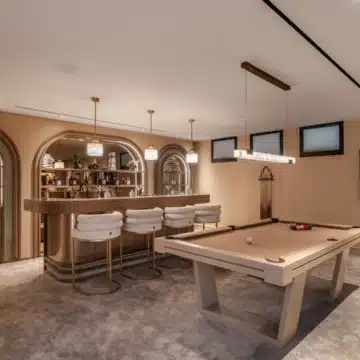 Luxury six bedroom villa nestled within Marbella’s Golf Valley in Nueva Andalucía, Marbella Picture 4