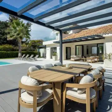 Contemporary Mediterranean villa in the highly desirable Cortijo Blanco area of San Pedro de Alcántara Picture 2