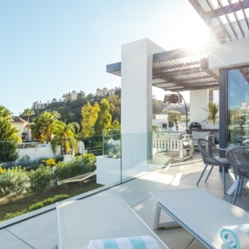 Impressive luxury apartment in the heart of the exclusive Golf Valley of La Quinta, Benahavis Picture 14