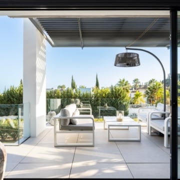 Impressive luxury apartment in the heart of the exclusive Golf Valley of La Quinta, Benahavis Picture 16
