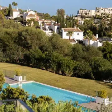 Impressive luxury apartment in the heart of the exclusive Golf Valley of La Quinta, Benahavis Picture 9