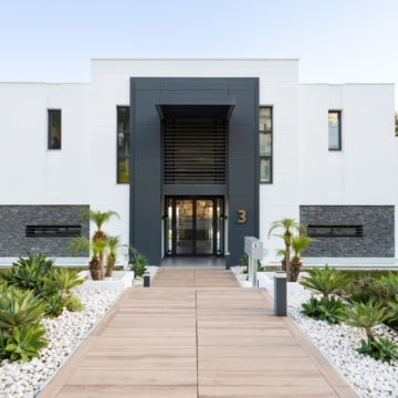 Impressive luxury apartment in the heart of the exclusive Golf Valley of La Quinta, Benahavis Picture 1