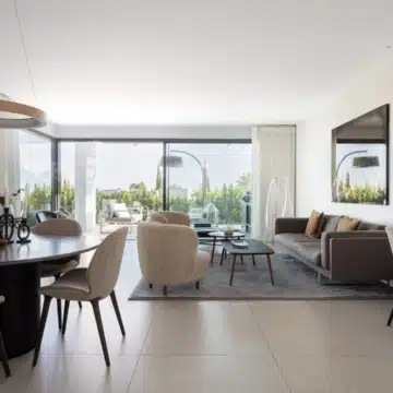 Impressive luxury apartment in the heart of the exclusive Golf Valley of La Quinta, Benahavis Picture 5