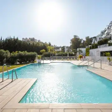 Impressive luxury apartment in the heart of the exclusive Golf Valley of La Quinta, Benahavis Picture 6