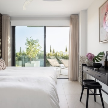 Impressive luxury apartment in the heart of the exclusive Golf Valley of La Quinta, Benahavis Picture 12