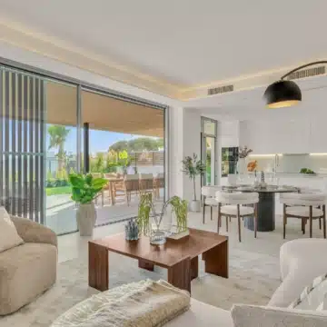 Luxury four bedroom Ground-floor apartment in Santa Clara Homes in Marbella East, Marbella Picture 3