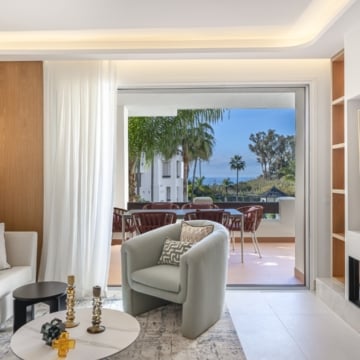 Refurbished apartment with lovely views of the sea in Bahía del Velerín, Estepona Picture 21